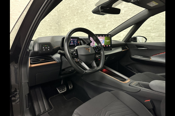 CUPRA Born e-Boost 231PK 62 kWh | Panorama | Dynamic-Pakket | 20'' Blizzard | ACC | Dodehoek | Copper-Details | Keyless | Sfeerverlichting | LED | Pilot M+ | Tech-L Pakket | Carplay | Stuurverwarming | Interieur-Voorverwarming | Getint Glas | Draadloos Laden |
