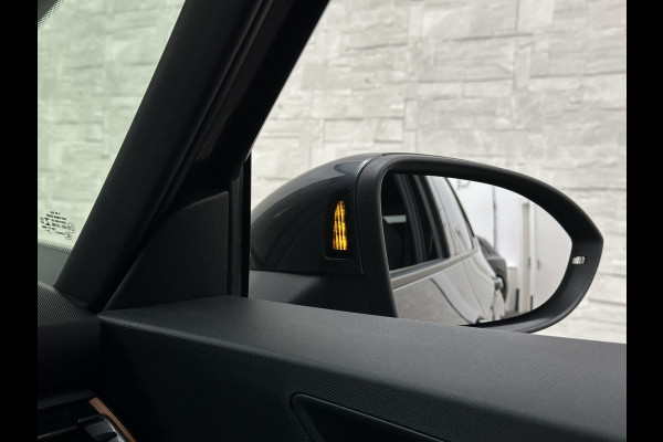 CUPRA Born e-Boost 231PK 62 kWh | Panorama | Dynamic-Pakket | 20'' Blizzard | ACC | Dodehoek | Copper-Details | Keyless | Sfeerverlichting | LED | Pilot M+ | Tech-L Pakket | Carplay | Stuurverwarming | Interieur-Voorverwarming | Getint Glas | Draadloos Laden |