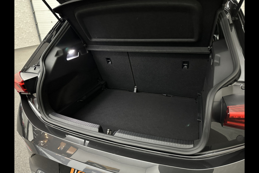 CUPRA Born e-Boost 231PK 62 kWh | Panorama | Dynamic-Pakket | 20'' Blizzard | ACC | Dodehoek | Copper-Details | Keyless | Sfeerverlichting | LED | Pilot M+ | Tech-L Pakket | Carplay | Stuurverwarming | Interieur-Voorverwarming | Getint Glas | Draadloos Laden |