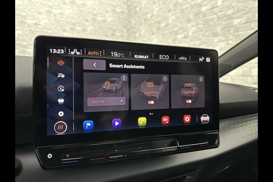 CUPRA Born e-Boost 231PK 62 kWh | Panorama | Dynamic-Pakket | 20'' Blizzard | ACC | Dodehoek | Copper-Details | Keyless | Sfeerverlichting | LED | Pilot M+ | Tech-L Pakket | Carplay | Stuurverwarming | Interieur-Voorverwarming | Getint Glas | Draadloos Laden |