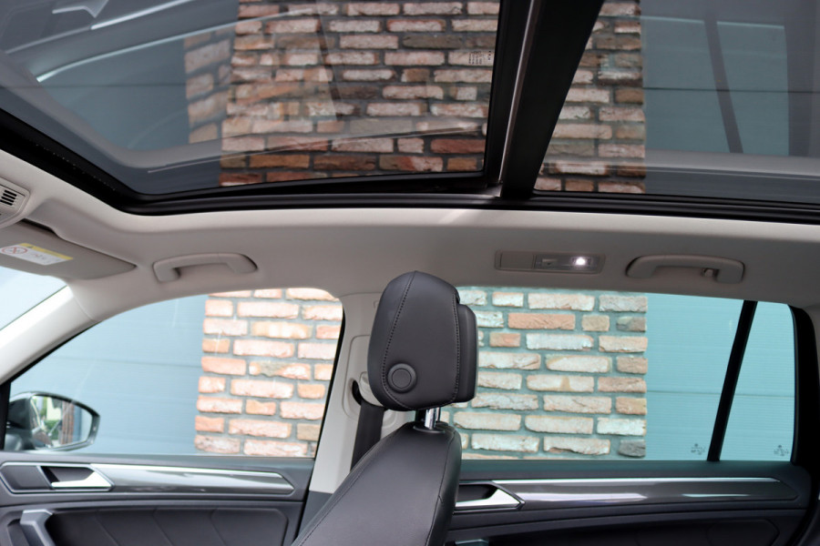 Volkswagen Tiguan 1.4 TSI ACT Comfortline Business R | Panoramadak | Trekhaak | Memory | Leder | Stoelverwarming | Surround Camera | Active-Lighting |