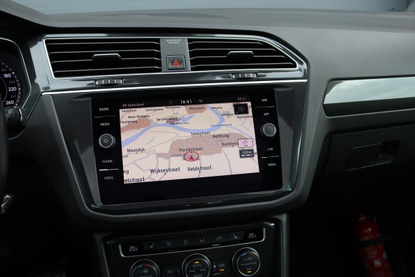 Volkswagen Tiguan 1.4 TSI ACT Comfortline Business R | Panoramadak | Trekhaak | Memory | Leder | Stoelverwarming | Surround Camera | Active-Lighting |