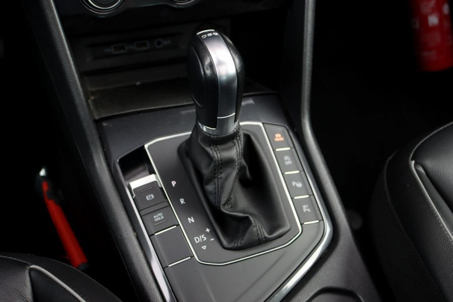 Volkswagen Tiguan 1.4 TSI ACT Comfortline Business R | Panoramadak | Trekhaak | Memory | Leder | Stoelverwarming | Surround Camera | Active-Lighting |