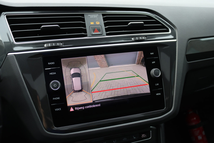 Volkswagen Tiguan 1.4 TSI ACT Comfortline Business R | Panoramadak | Trekhaak | Memory | Leder | Stoelverwarming | Surround Camera | Active-Lighting |