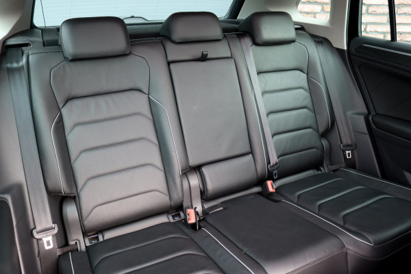 Volkswagen Tiguan 1.4 TSI ACT Comfortline Business R | Panoramadak | Trekhaak | Memory | Leder | Stoelverwarming | Surround Camera | Active-Lighting |