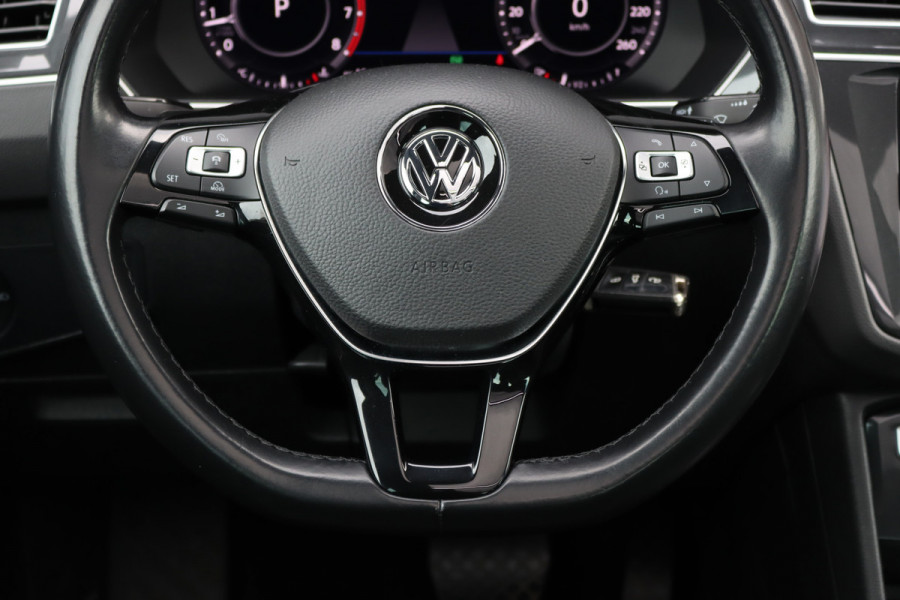 Volkswagen Tiguan 1.4 TSI ACT Comfortline Business R | Panoramadak | Trekhaak | Memory | Leder | Stoelverwarming | Surround Camera | Active-Lighting |