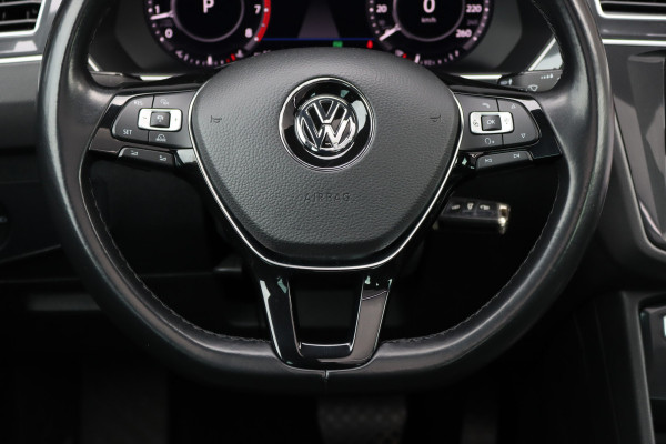 Volkswagen Tiguan 1.4 TSI ACT Comfortline Business R | Panoramadak | Trekhaak | Memory | Leder | Stoelverwarming | Surround Camera | Active-Lighting |