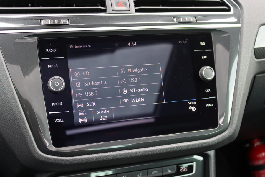 Volkswagen Tiguan 1.4 TSI ACT Comfortline Business R | Panoramadak | Trekhaak | Memory | Leder | Stoelverwarming | Surround Camera | Active-Lighting |