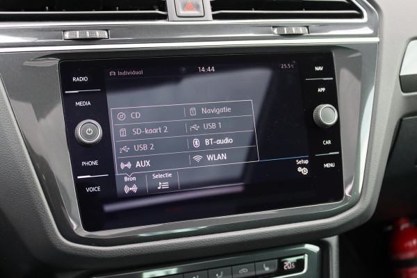 Volkswagen Tiguan 1.4 TSI ACT Comfortline Business R | Panoramadak | Trekhaak | Memory | Leder | Stoelverwarming | Surround Camera | Active-Lighting |