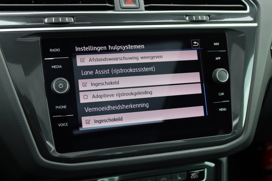 Volkswagen Tiguan 1.4 TSI ACT Comfortline Business R | Panoramadak | Trekhaak | Memory | Leder | Stoelverwarming | Surround Camera | Active-Lighting |