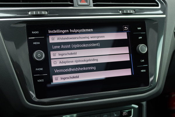Volkswagen Tiguan 1.4 TSI ACT Comfortline Business R | Panoramadak | Trekhaak | Memory | Leder | Stoelverwarming | Surround Camera | Active-Lighting |