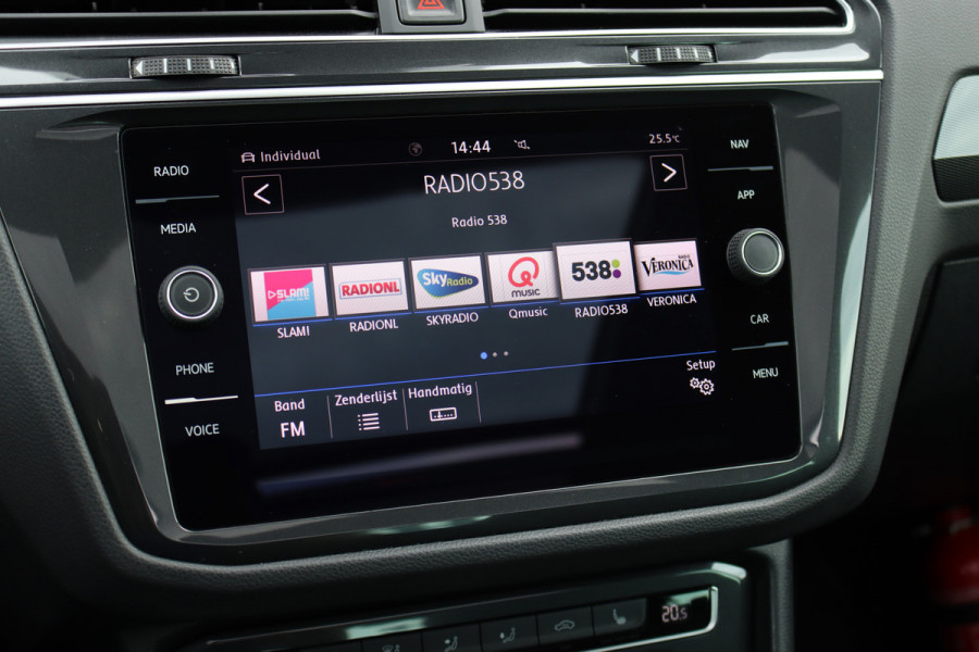 Volkswagen Tiguan 1.4 TSI ACT Comfortline Business R | Panoramadak | Trekhaak | Memory | Leder | Stoelverwarming | Surround Camera | Active-Lighting |