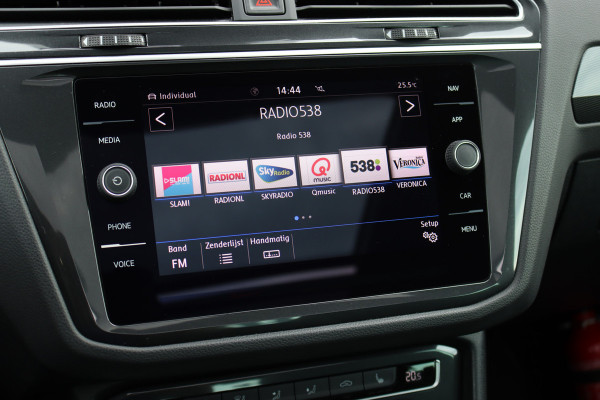 Volkswagen Tiguan 1.4 TSI ACT Comfortline Business R | Panoramadak | Trekhaak | Memory | Leder | Stoelverwarming | Surround Camera | Active-Lighting |