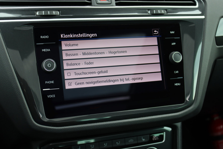 Volkswagen Tiguan 1.4 TSI ACT Comfortline Business R | Panoramadak | Trekhaak | Memory | Leder | Stoelverwarming | Surround Camera | Active-Lighting |