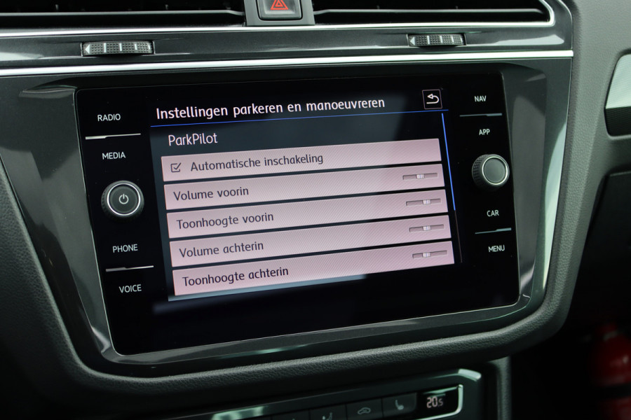 Volkswagen Tiguan 1.4 TSI ACT Comfortline Business R | Panoramadak | Trekhaak | Memory | Leder | Stoelverwarming | Surround Camera | Active-Lighting |