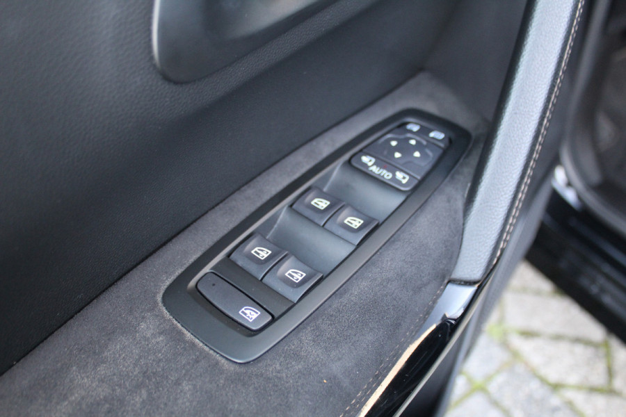 Renault Kadjar 1.3-140pk TCe Black Edition AUTOMAAT ! Zeer nette en luxe Renault Kadjar, slechts 103389 KM, Trekhaak, Led, Climate Controle, Cruise Controle,