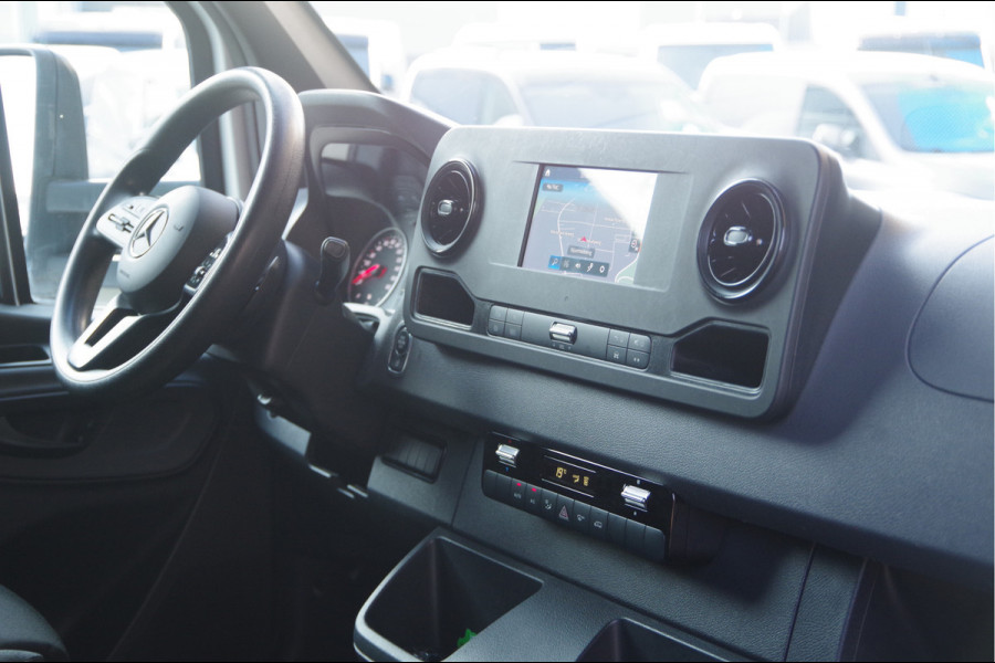 Mercedes-Benz Sprinter 516 2.2 CDI N1! DUBBELLUCHT BAKWAGEN, LAADKLEP, ZIJDEUR, AUT. 3-ZITS, 3.5T TREKHAAK, CLIMA, NAVI, CRUISE, MEUBELBAK. NL AUTO, NA