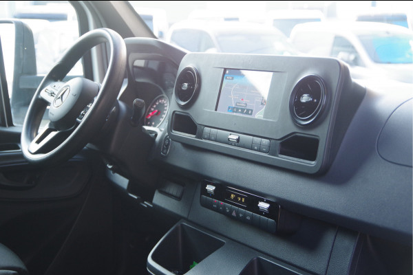 Mercedes-Benz Sprinter 516 2.2 CDI N1! DUBBELLUCHT BAKWAGEN, LAADKLEP, ZIJDEUR, AUT. 3-ZITS, 3.5T TREKHAAK, CLIMA, NAVI, CRUISE, MEUBELBAK. NL AUTO, NA