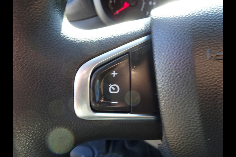 Renault Master T35 2.3 dCi 135 L2H2 Comfort Groot NAVI AIRCO TREKHAAK ZEER NETJES