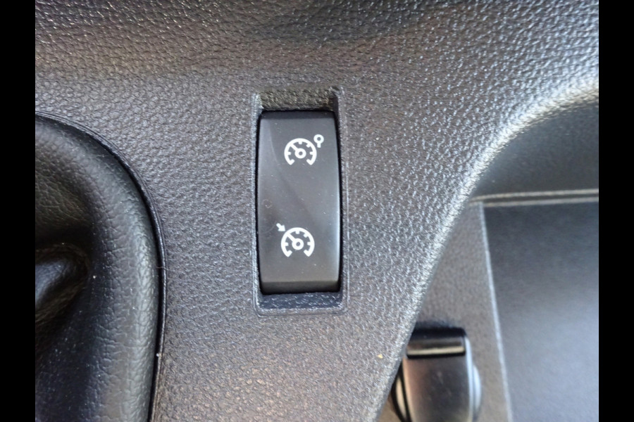 Renault Master T35 2.3 dCi 135 L2H2 Comfort Groot NAVI AIRCO TREKHAAK ZEER NETJES
