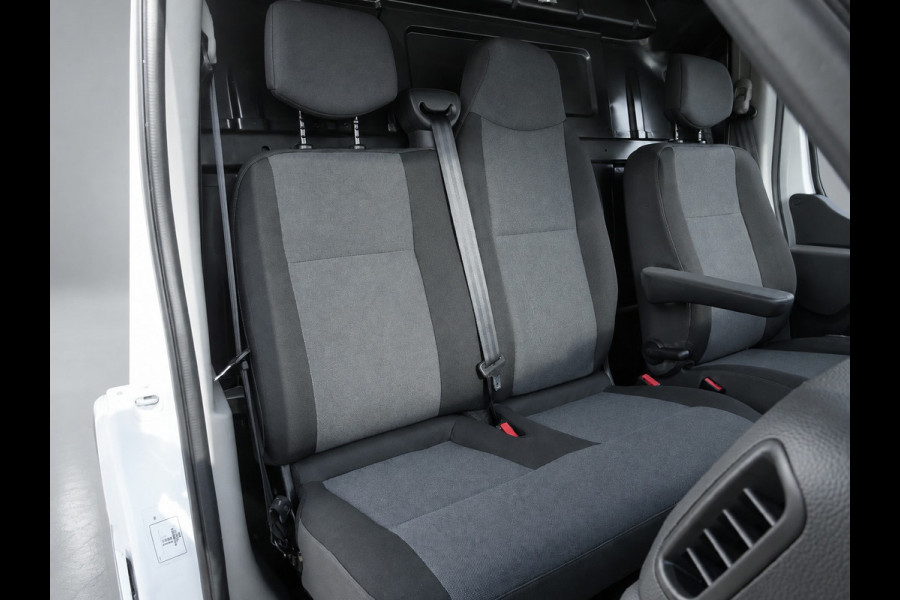 Renault Master T35 2.3 dCi 135 L2H2 Comfort Groot NAVI AIRCO TREKHAAK ZEER NETJES