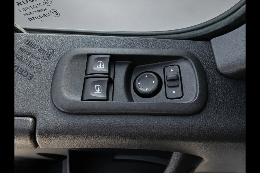 Renault Master T35 2.3 dCi 135 L2H2 Comfort Groot NAVI AIRCO TREKHAAK ZEER NETJES