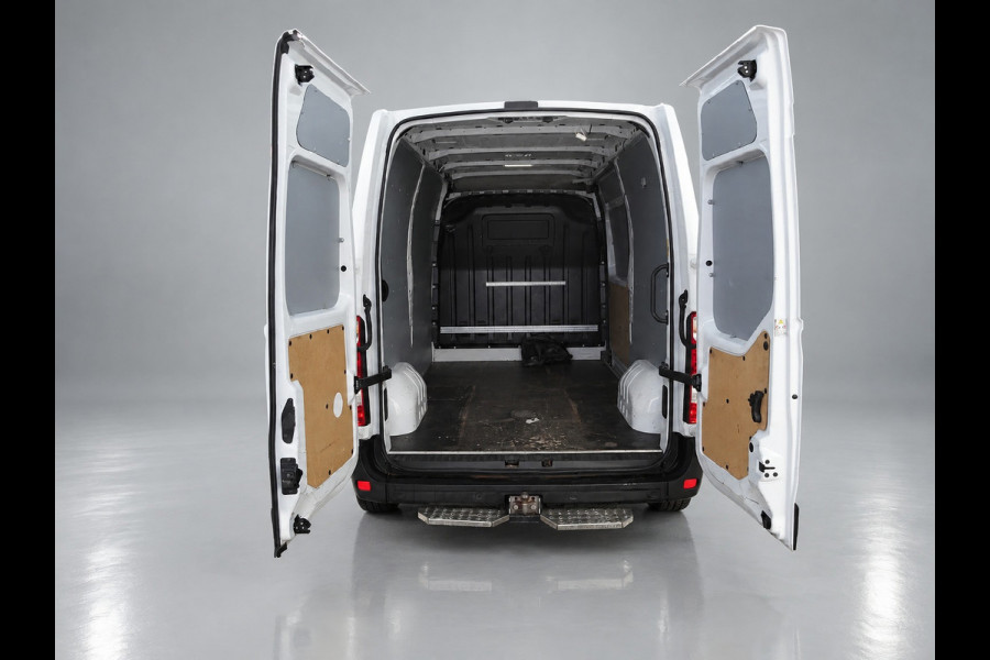 Renault Master T35 2.3 dCi 135 L2H2 Comfort Groot NAVI AIRCO TREKHAAK ZEER NETJES