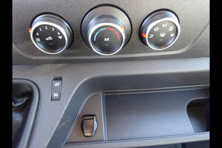 Renault Master T35 2.3 dCi 135 L2H2 Comfort Groot NAVI AIRCO TREKHAAK ZEER NETJES