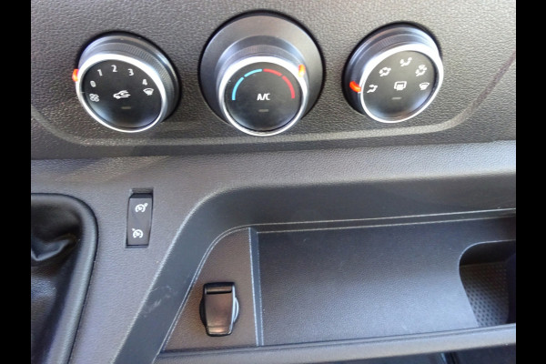 Renault Master T35 2.3 dCi 135 L2H2 Comfort Groot NAVI AIRCO TREKHAAK ZEER NETJES