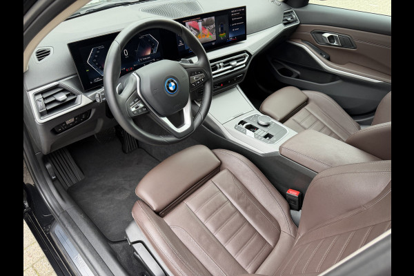 BMW 3-serie 320e PHEV / Camera / Leder / Carplay / Sensoren / Cruise /
