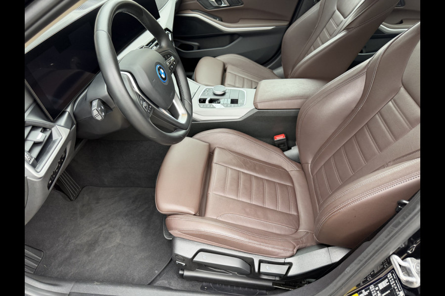 BMW 3-serie 320e PHEV / Camera / Leder / Carplay / Sensoren / Cruise /