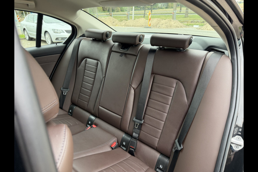 BMW 3-serie 320e PHEV / Camera / Leder / Carplay / Sensoren / Cruise /