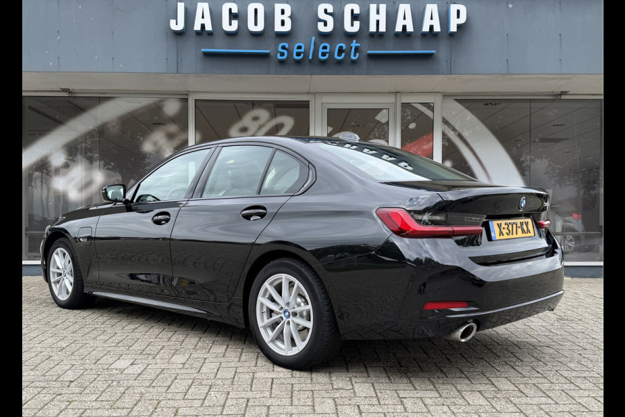 BMW 3-serie 320e PHEV / Camera / Leder / Carplay / Sensoren / Cruise /