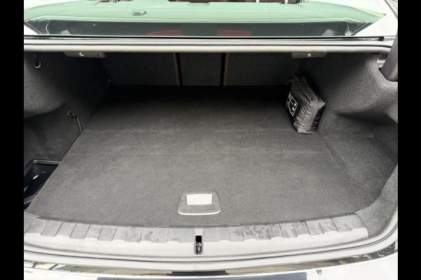 BMW 3-serie 320e PHEV / Camera / Leder / Carplay / Sensoren / Cruise /