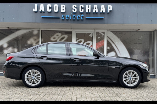BMW 3-serie 320e PHEV / Camera / Leder / Carplay / Sensoren / Cruise /