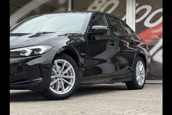 BMW 3-serie 320e PHEV / Camera / Leder / Carplay / Sensoren / Cruise /