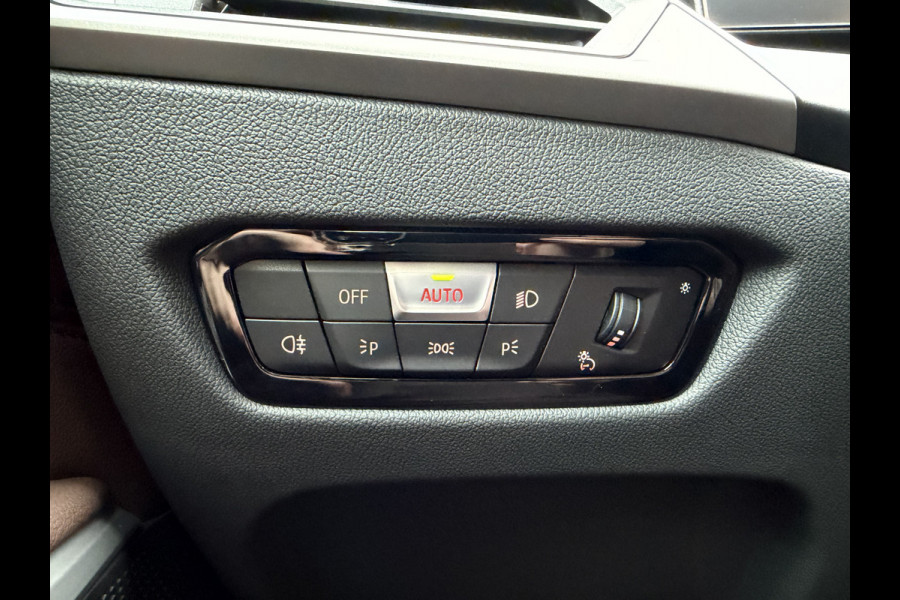 BMW 3-serie 320e PHEV / Camera / Leder / Carplay / Sensoren / Cruise /