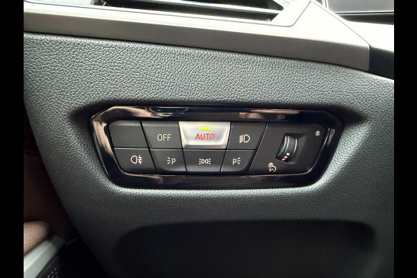BMW 3-serie 320e PHEV / Camera / Leder / Carplay / Sensoren / Cruise /