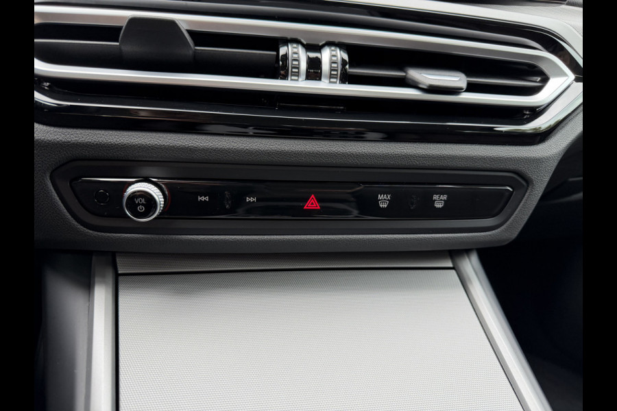 BMW 3-serie 320e PHEV / Camera / Leder / Carplay / Sensoren / Cruise /