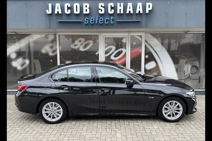 BMW 3-serie 320e PHEV / Camera / Leder / Carplay / Sensoren / Cruise /