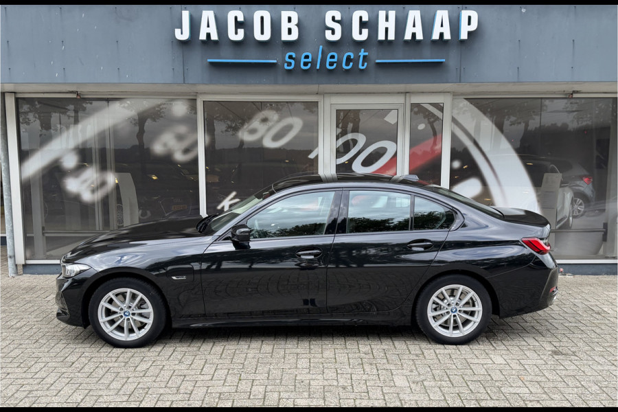 BMW 3-serie 320e PHEV / Camera / Leder / Carplay / Sensoren / Cruise /