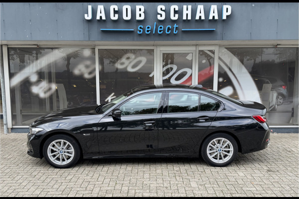 BMW 3-serie 320e PHEV / Camera / Leder / Carplay / Sensoren / Cruise /