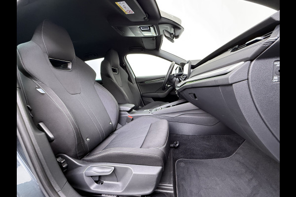 Škoda Octavia Combi 1.0 e-TSI Automaat Sportstoelen Adap.Cruise Navi Stuurverwarming Virtual Cockpit Ecc Pdc Apple Carplay/Android Auto Sport  Travel-pakket Led P-Assist Lane Assist Isofix Keyless-go 1e Eigenaar Origineel Nederlandse Auto