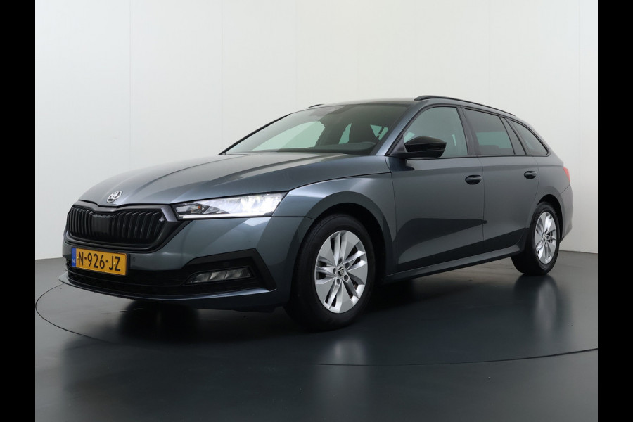 Škoda Octavia Combi 1.0 e-TSI Automaat Sportstoelen Adap.Cruise Navi Stuurverwarming Virtual Cockpit Ecc Pdc Apple Carplay/Android Auto Sport  Travel-pakket Led P-Assist Lane Assist Isofix Keyless-go 1e Eigenaar Origineel Nederlandse Auto