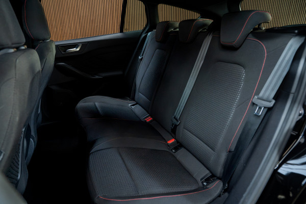 Ford FOCUS Wagon 1.0 EcoB Hybrid ST Line Navi Camera Climate PDC LED Zwarte hemelbekleding LM velgen