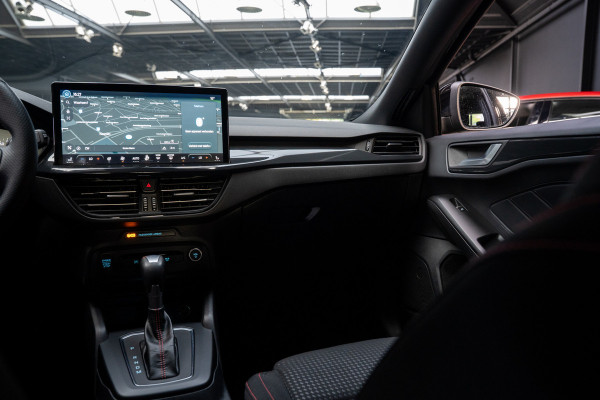 Ford FOCUS Wagon 1.0 EcoB Hybrid ST Line Navi Camera Climate PDC LED Zwarte hemelbekleding LM velgen