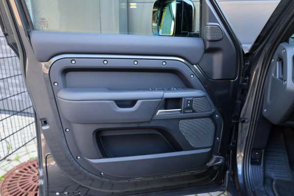 Land Rover Defender 110 2.0 P400e 110 X | BTW! | PANO | MERIDIAN SURROUND | STOELKOELING | 360 | KOELBOX | MEMORY | STUURVERW | NAP |