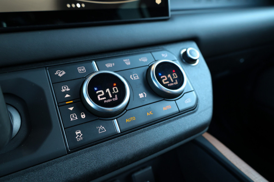 Land Rover Defender 110 2.0 P400e 110 X | BTW! | PANO | MERIDIAN SURROUND | STOELKOELING | 360 | KOELBOX | MEMORY | STUURVERW | NAP |