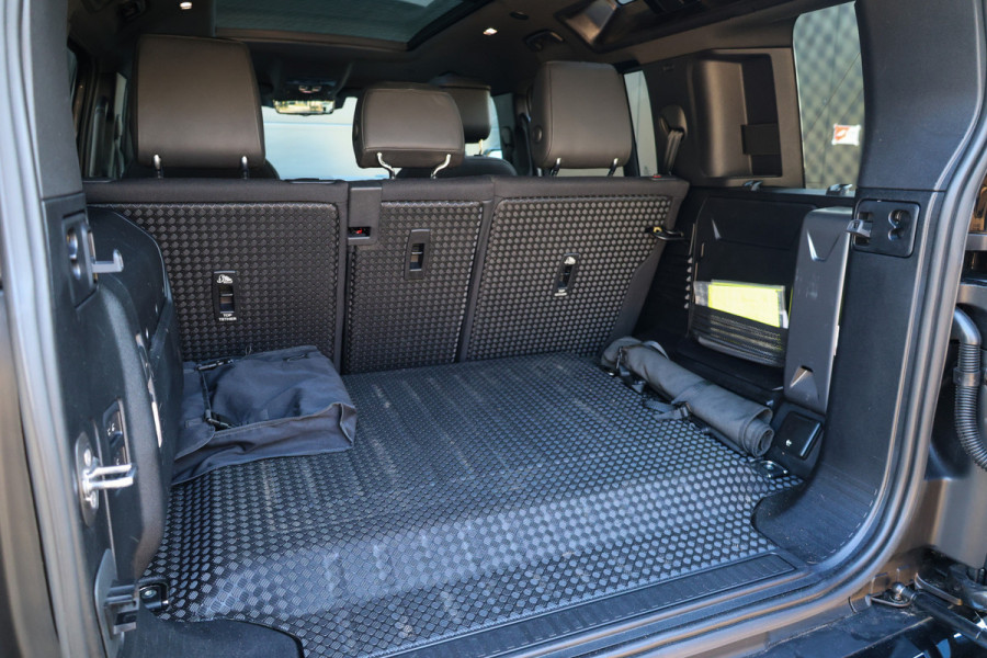Land Rover Defender 110 2.0 P400e 110 X | BTW! | PANO | MERIDIAN SURROUND | STOELKOELING | 360 | KOELBOX | MEMORY | STUURVERW | NAP |