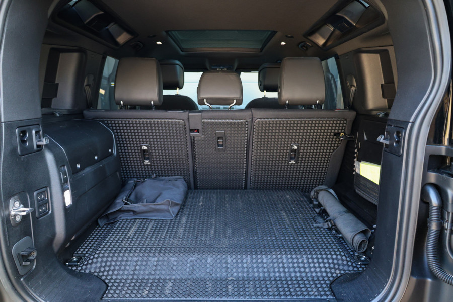 Land Rover Defender 110 2.0 P400e 110 X | BTW! | PANO | MERIDIAN SURROUND | STOELKOELING | 360 | KOELBOX | MEMORY | STUURVERW | NAP |